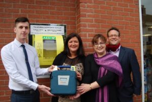 Defibrillator (10) (500x335)