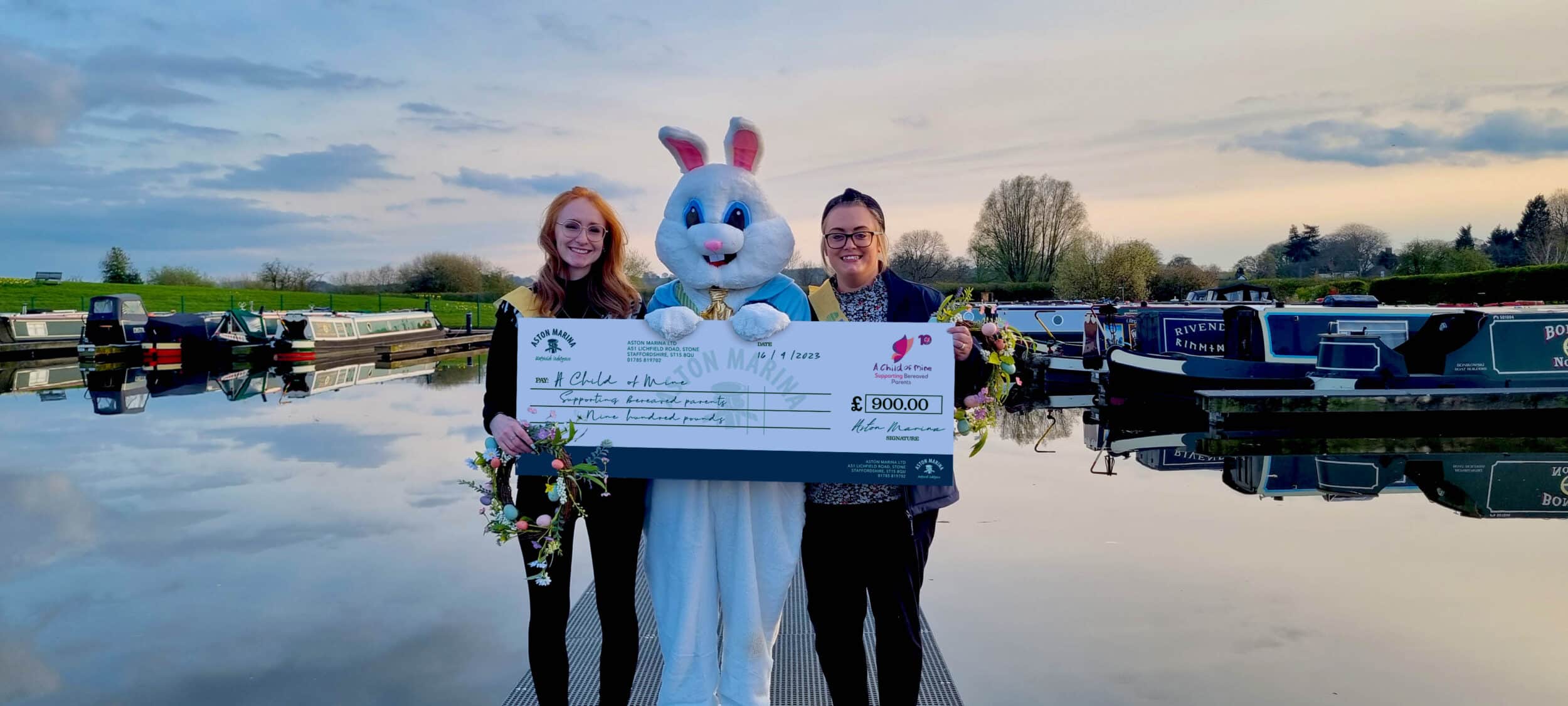 Aston marina - Bunny and Cheque