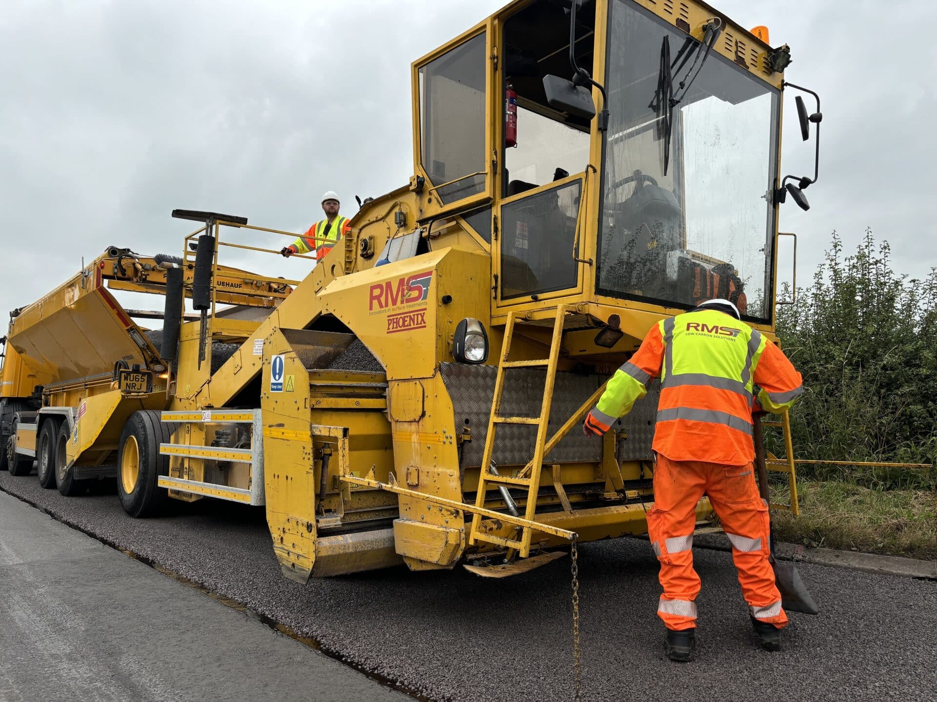 Road works to surface dress